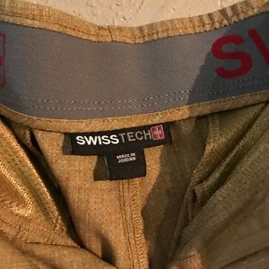 swiss tech Shorts - Size 38 Men’s Swiss Tech Brown Cargo Shorts swiss tech Shorts - Size 38 Men’s Swiss Tech Brown Cargo Shorts